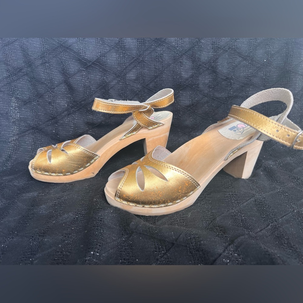 Gold clogs